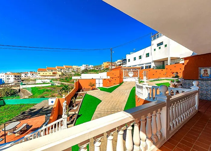 Raquel With Private Pool And Sea View Los Menores